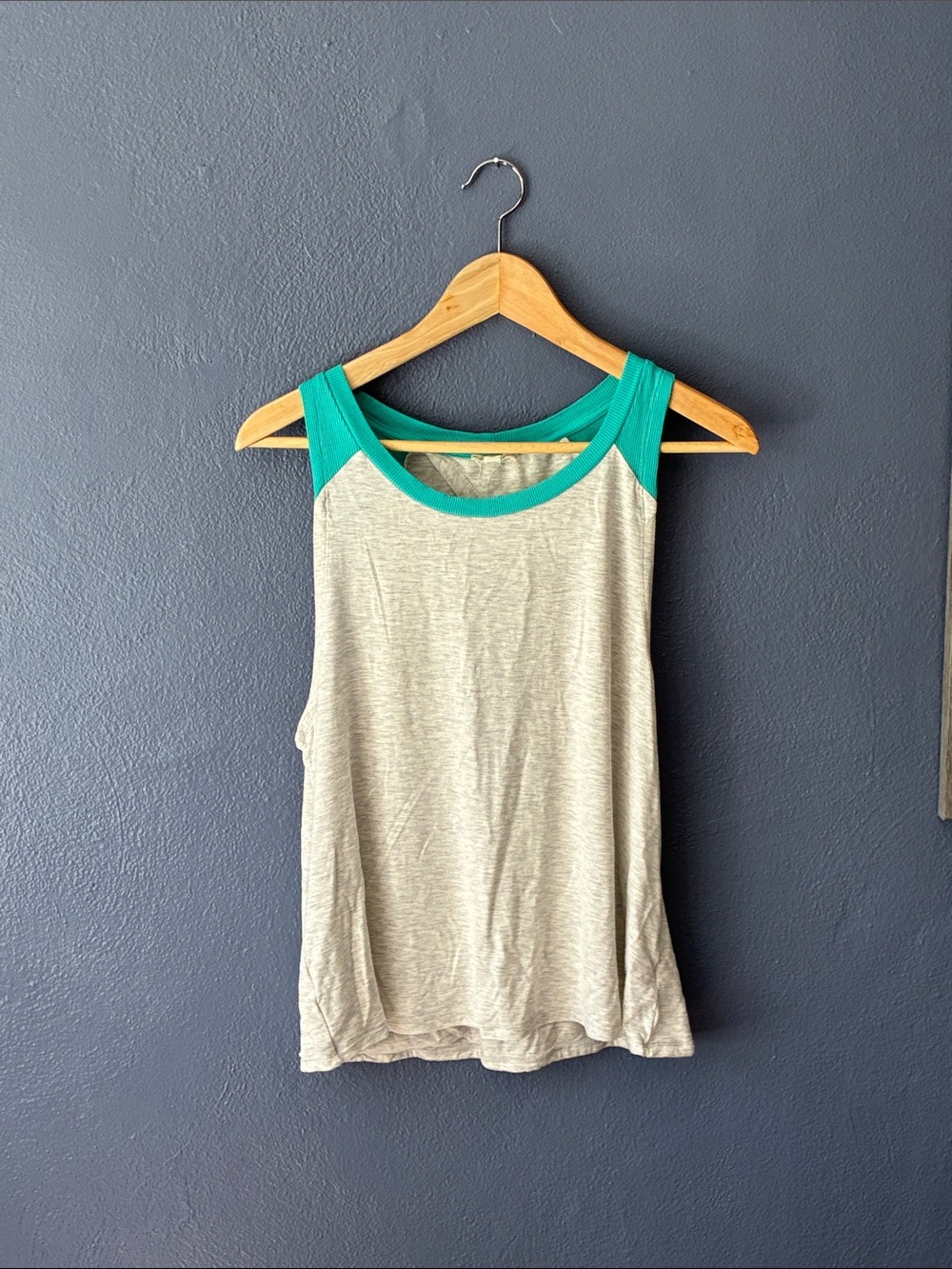 Hem & Thread Open Criss Cross Back Sleeveless Athletic Tank Gray Teal Trim Small